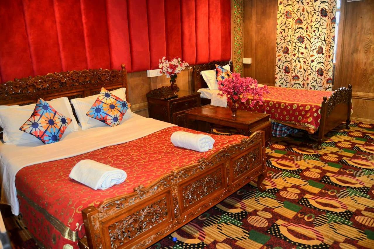 Heritage Amina Group Of Houseboats Hotel Srīnagar Buitenkant foto