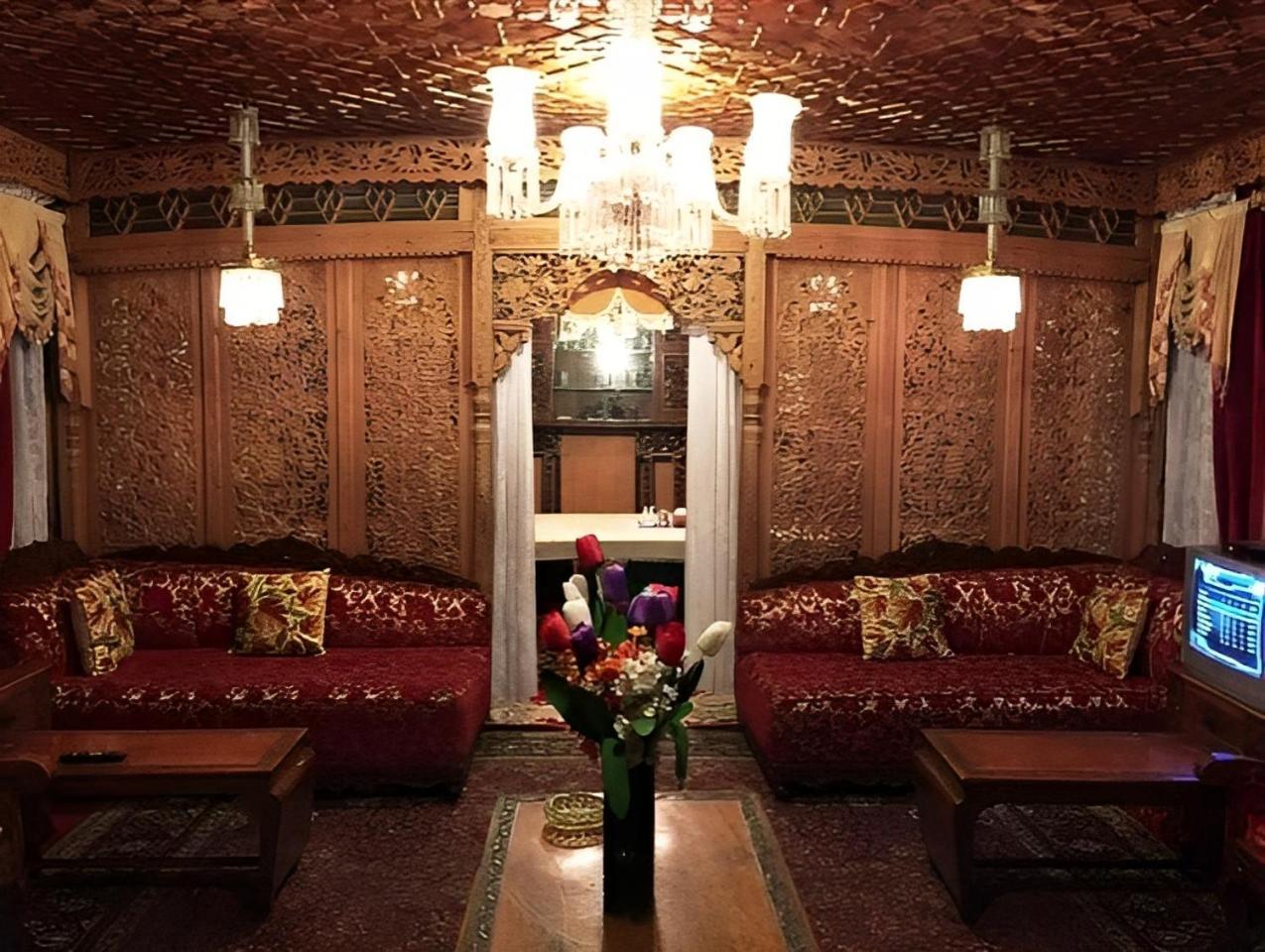 Heritage Amina Group Of Houseboats Hotel Srīnagar Buitenkant foto