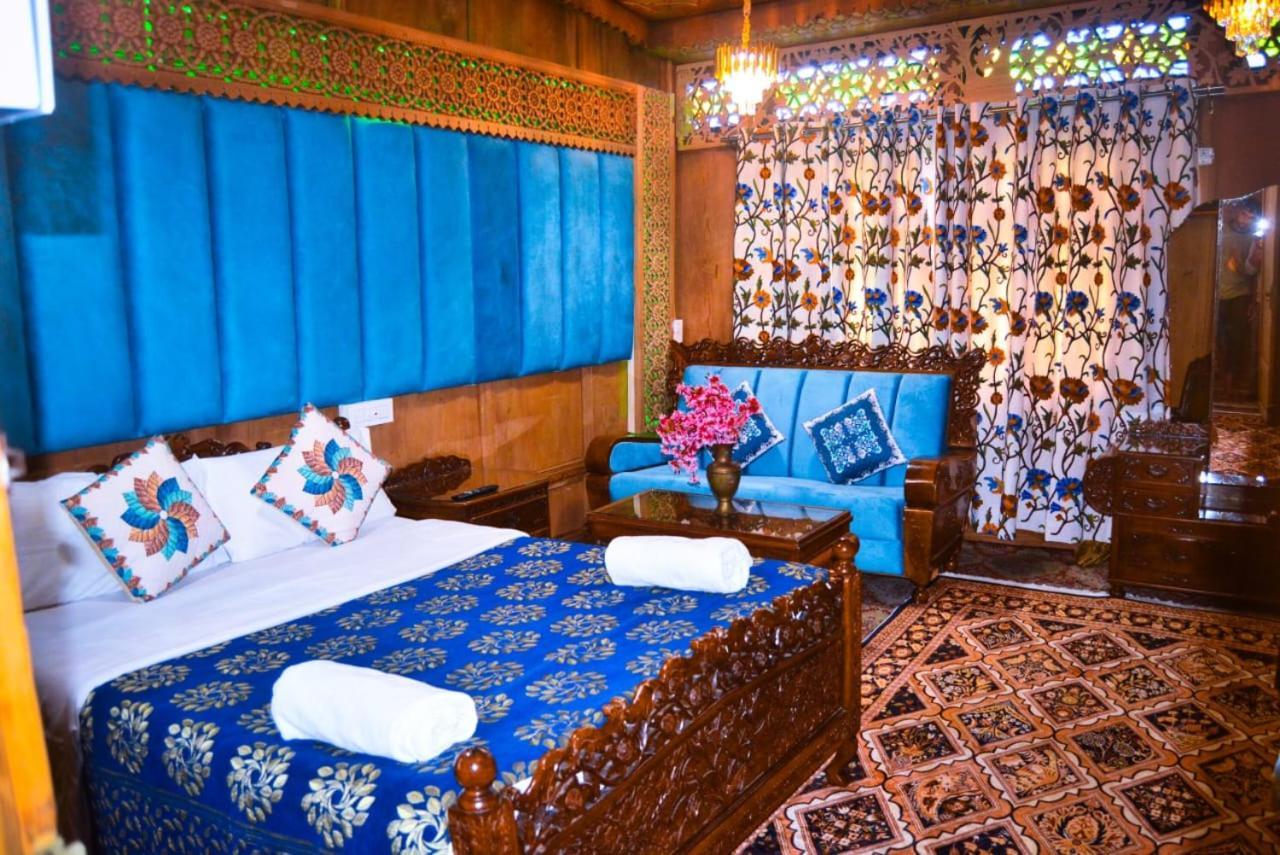 Heritage Amina Group Of Houseboats Hotel Srīnagar Buitenkant foto