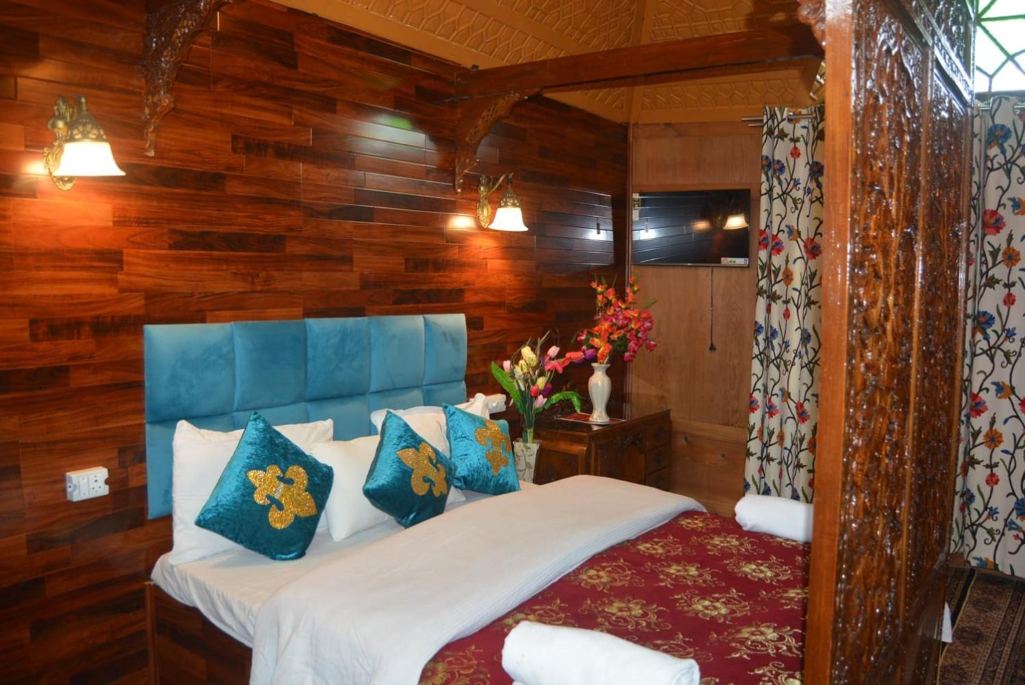 Heritage Amina Group Of Houseboats Hotel Srīnagar Buitenkant foto