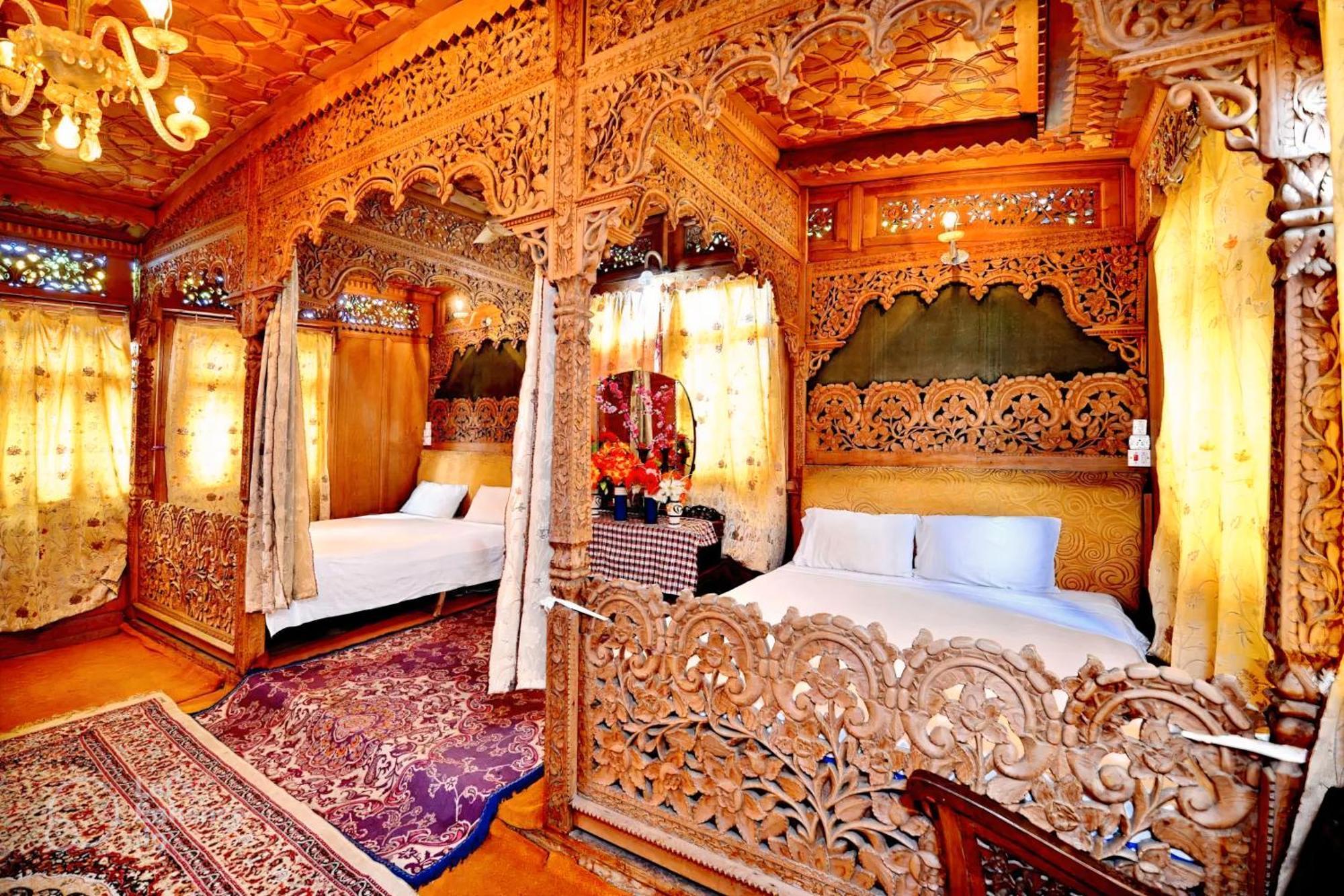 Heritage Amina Group Of Houseboats Hotel Srīnagar Buitenkant foto