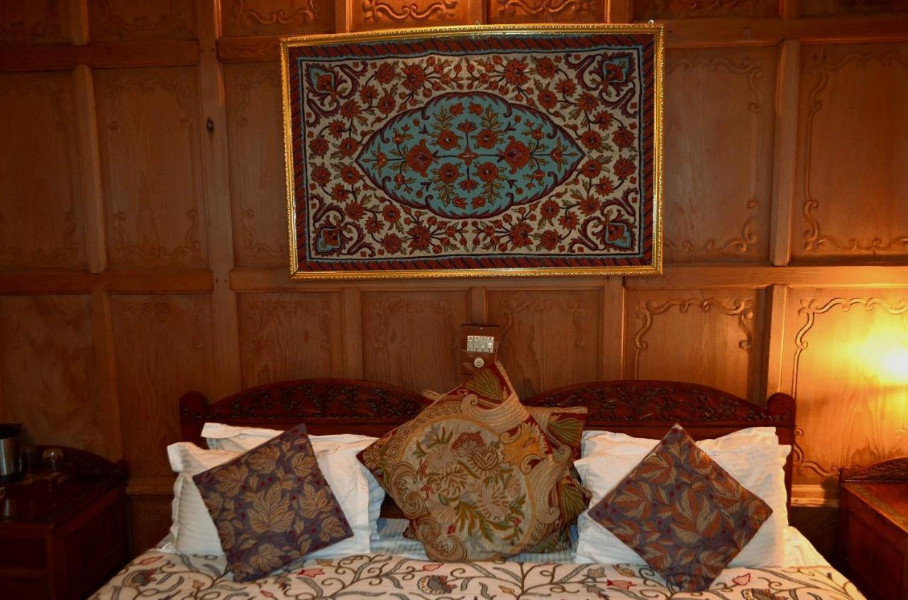 Heritage Amina Group Of Houseboats Hotel Srīnagar Buitenkant foto