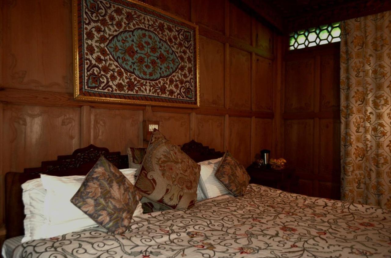 Heritage Amina Group Of Houseboats Hotel Srīnagar Buitenkant foto