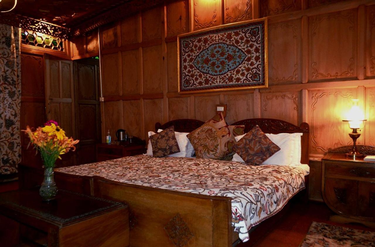 Heritage Amina Group Of Houseboats Hotel Srīnagar Buitenkant foto