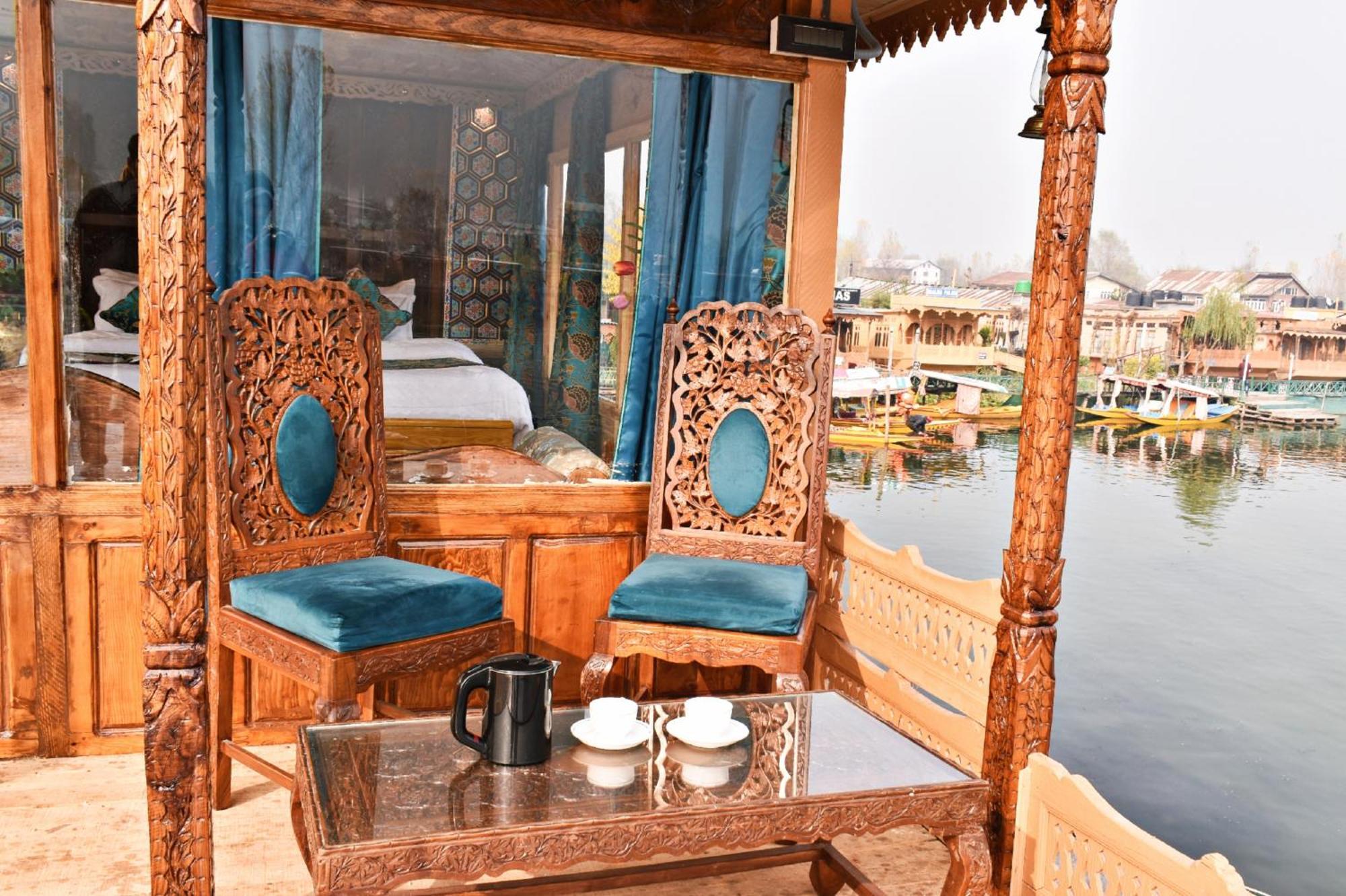 Heritage Amina Group Of Houseboats Hotel Srīnagar Buitenkant foto