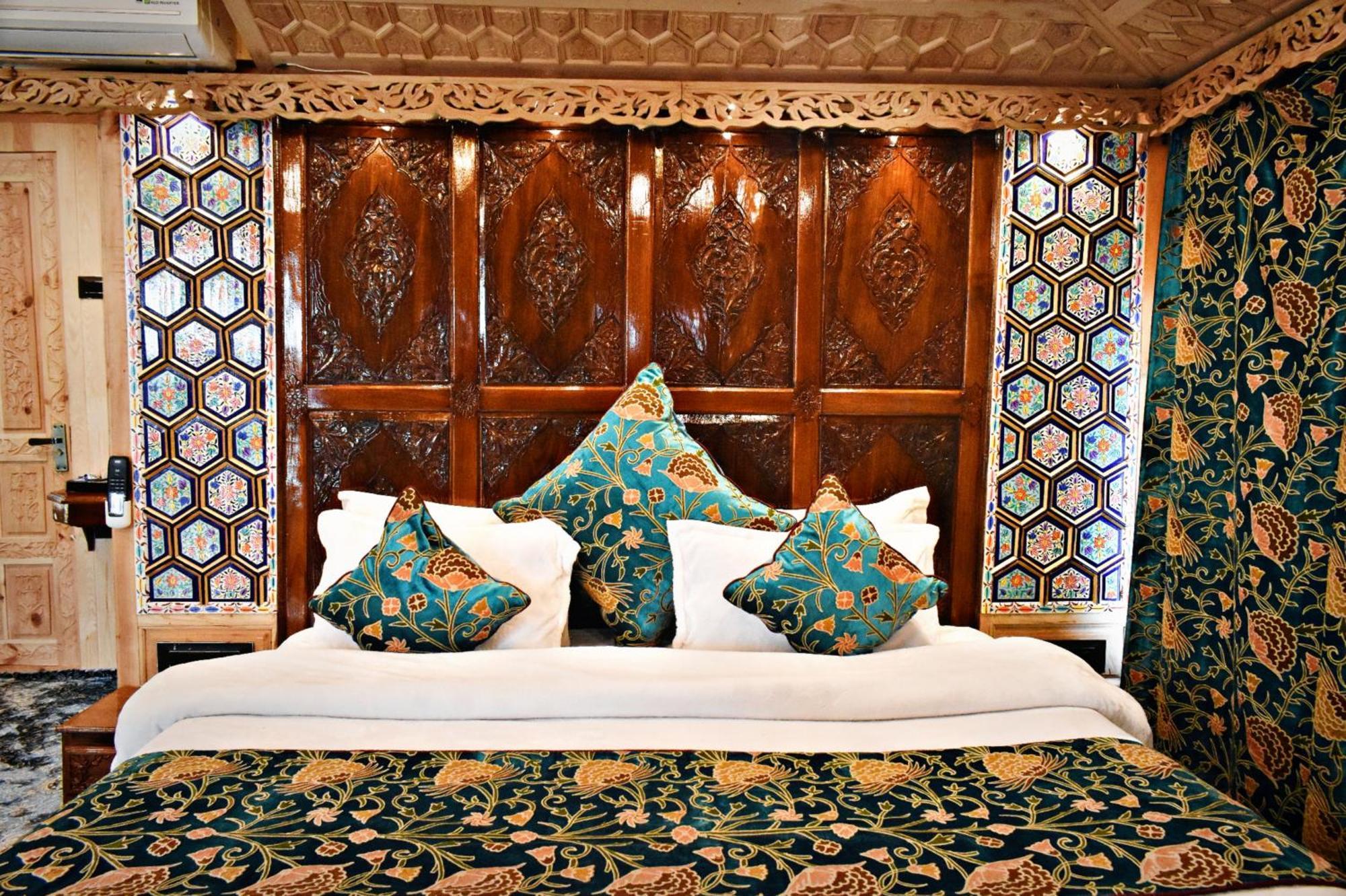 Heritage Amina Group Of Houseboats Hotel Srīnagar Buitenkant foto