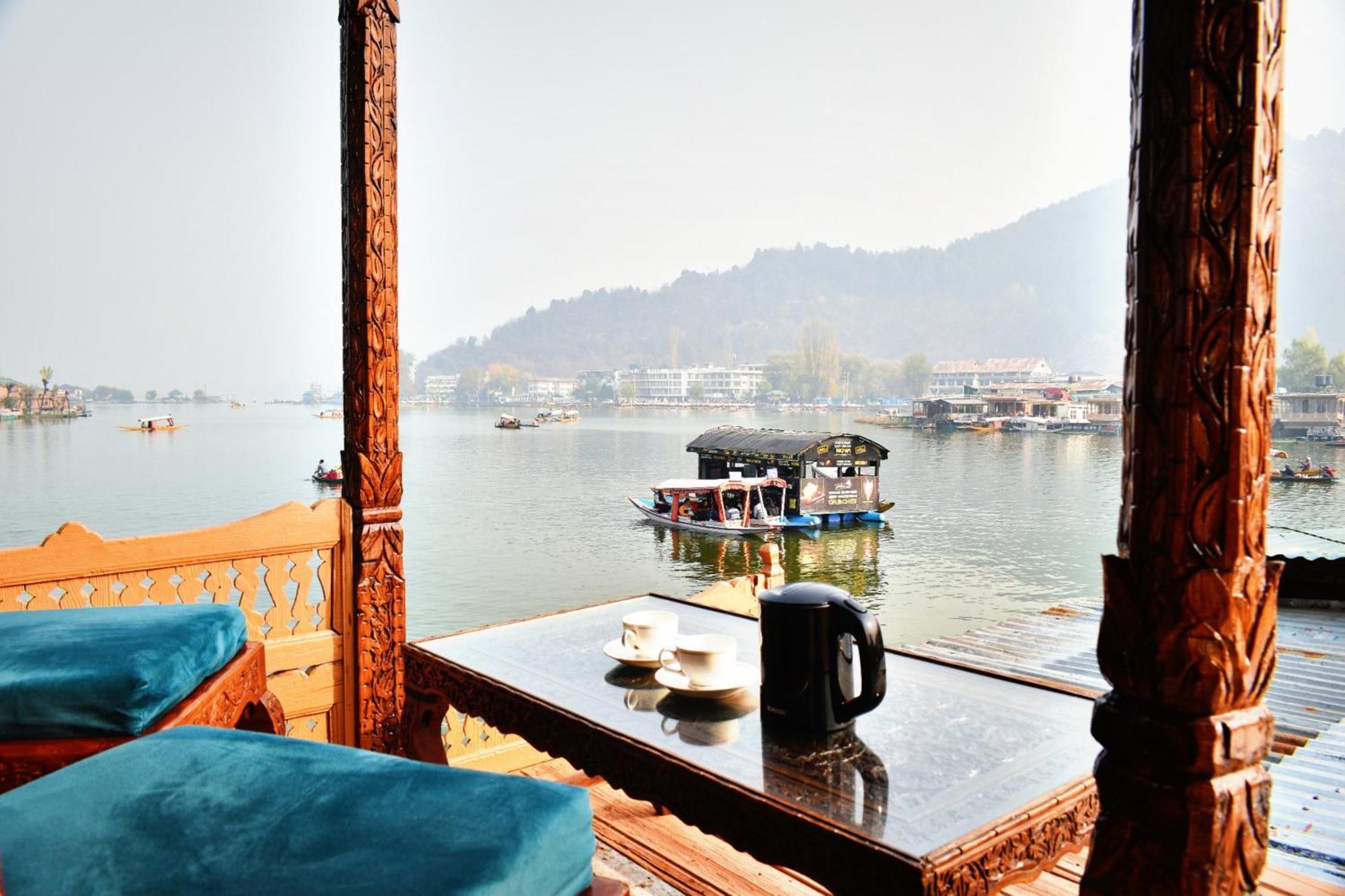 Heritage Amina Group Of Houseboats Hotel Srīnagar Buitenkant foto