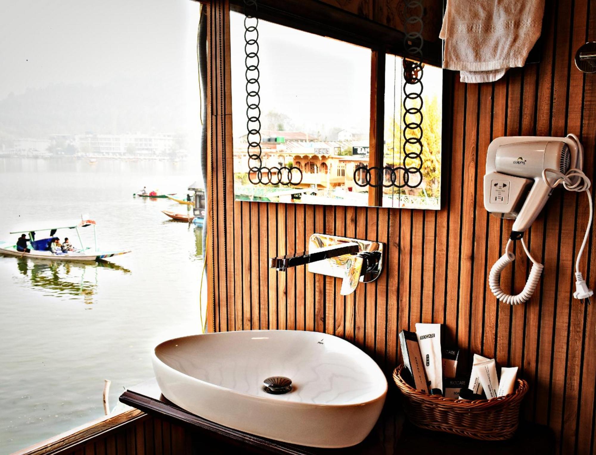 Heritage Amina Group Of Houseboats Hotel Srīnagar Buitenkant foto
